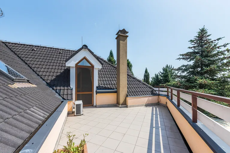 Tylova, Šestajovice - Praha-východ | Predaj, Rodinný dom, 5-izbový, 240 m²