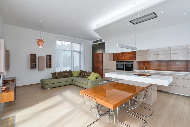 Javorová, Kobylisy - Praha 8 | Prenájom, Byt, 4-izbový, 168 m²