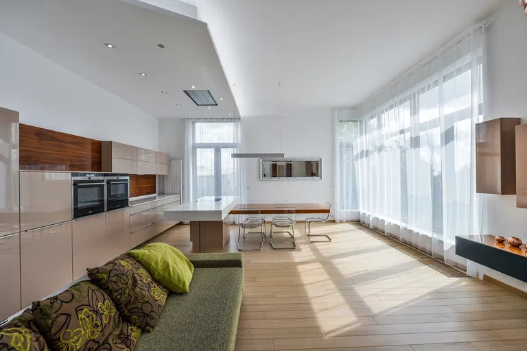 Javorová, Kobylisy - Praha 8 | Prenájom, Byt, 4-izbový, 168 m²