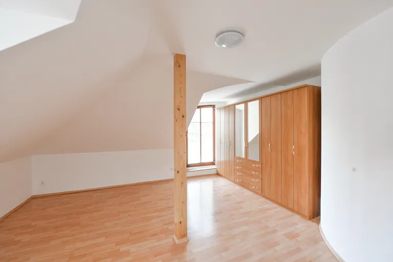 K Hlásku, Nebušice - Prague 6 | Rent, House, Five-bedroom (6+kk)