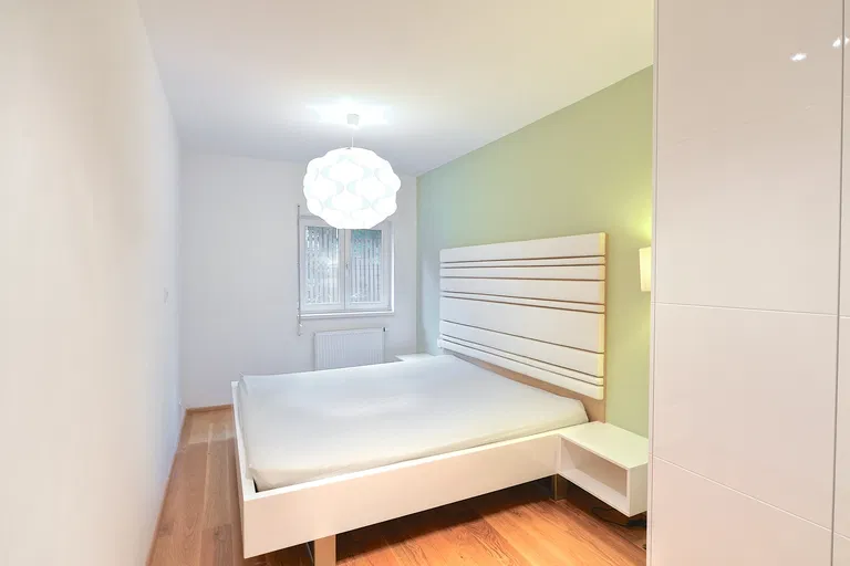Mezitraťová, Hrdlořezy - Praha 9 | Prenájom, Byt, 3-izbový, 95 m²