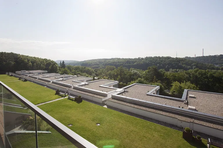 Mezitraťová, Hrdlořezy - Praha 9 | Prenájom, Byt, 3-izbový, 95 m²