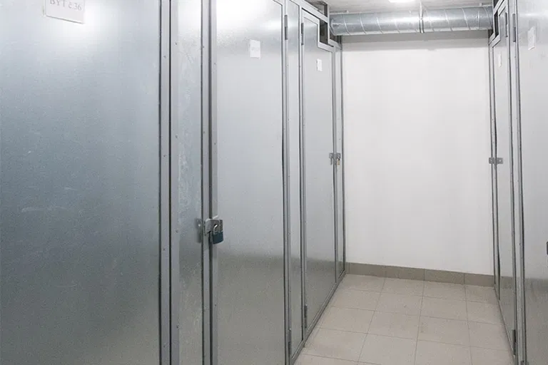 Mezitraťová, Hrdlořezy - Praha 9 | Prenájom, Byt, 3-izbový, 95 m²