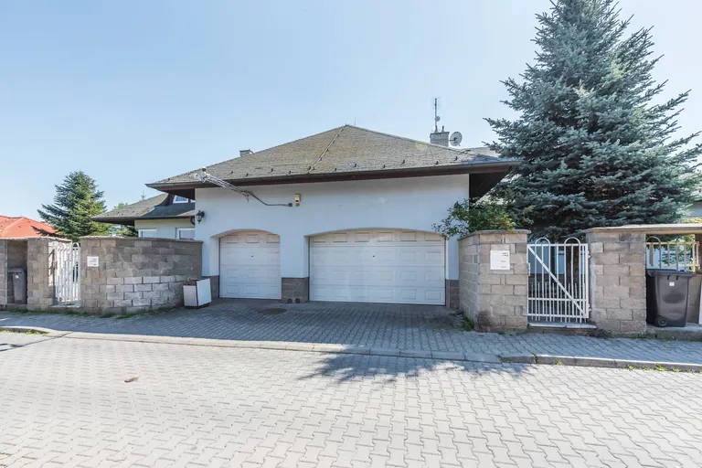 Za Špejcharem, Horoměřice - Praha-západ | Predaj, Rodinný dom, 8-izbový, 346 m²