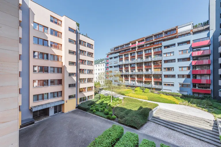 Paříkova, Vysočany - Prague 9 | Sale, Apartment, One-bedroom (2+kk), 61 m²