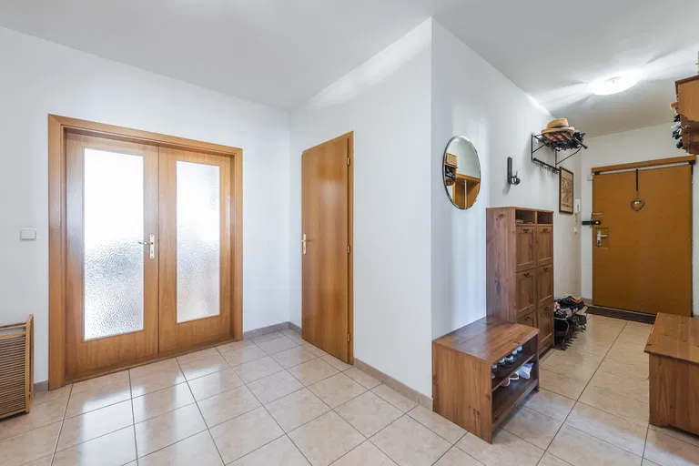 V Zeleném údolí, Krč - Prague 4 | Sale, Apartment, Three-bedroom (4+kk), 103 m²