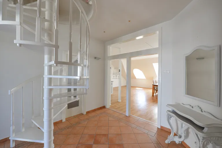 náměstí Jiřího z Poděbrad, Vinohrady - Praha 3 | Prenájom, Byt, 4-izbový, 150 m²