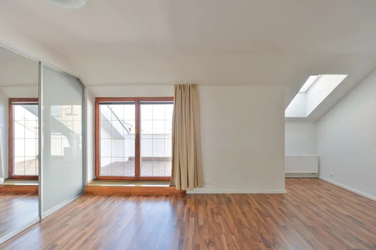 náměstí Jiřího z Poděbrad, Vinohrady - Praha 3 | Prenájom, Byt, 4-izbový, 150 m²