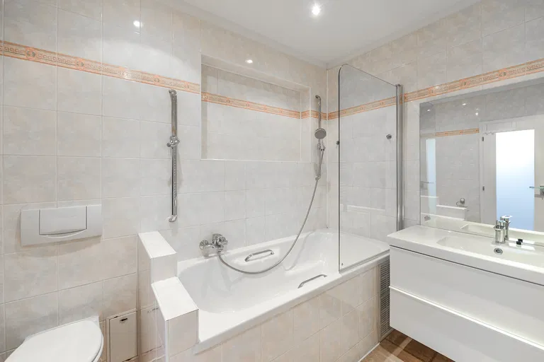 náměstí Jiřího z Poděbrad, Vinohrady - Praha 3 | Prenájom, Byt, 4-izbový, 150 m²