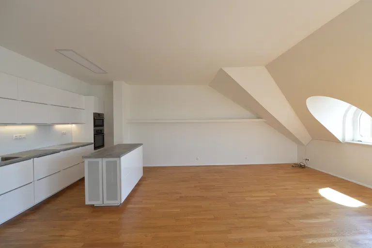 náměstí Jiřího z Poděbrad, Vinohrady - Praha 3 | Prenájom, Byt, 4-izbový, 150 m²