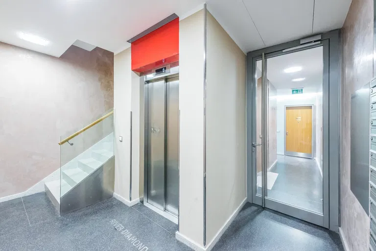 Rohanské nábřeží, Karlín - Praha 8 | Prenájom, Byt, 3-izbový, 120 m²
