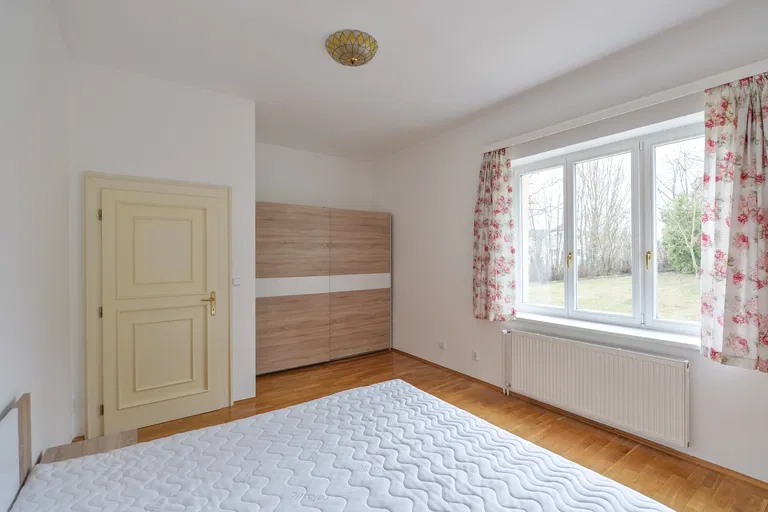 Nad Zlíchovem, Hlubočepy - Praha 5 | Prenájom, Byt, 4-izbový, 140 m²
