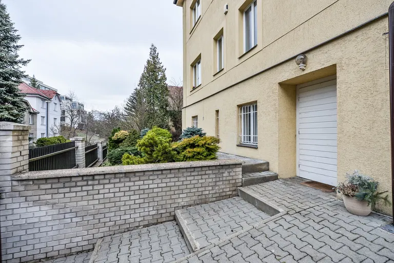 Nad Zlíchovem, Hlubočepy - Praha 5 | Prenájom, Byt, 4-izbový, 140 m²
