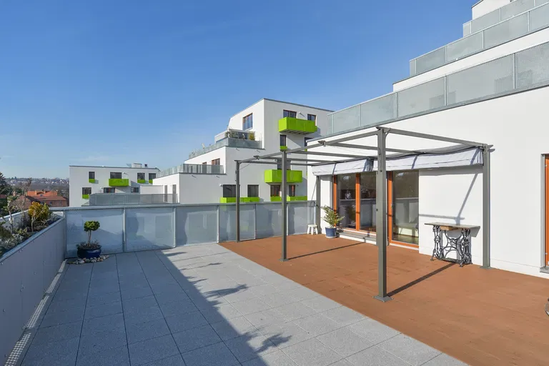 U Hranic, Strašnice - Praha 10 | Prenájom, Byt, 3-izbový, 132 m²