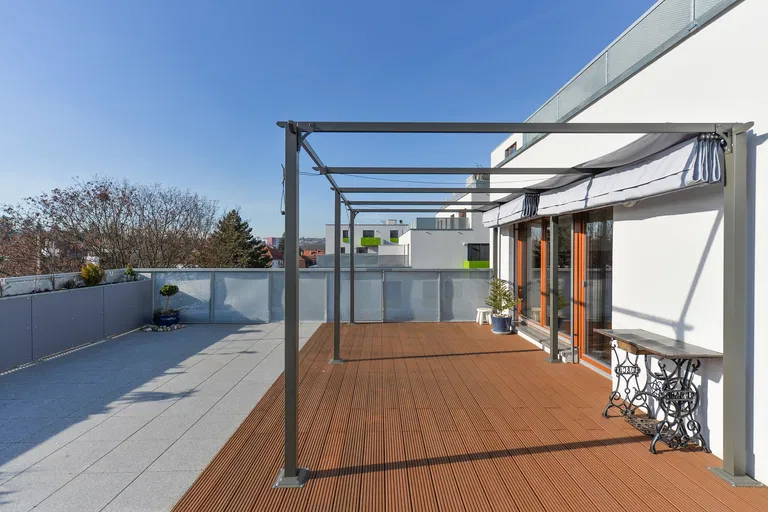 U Hranic, Strašnice - Praha 10 | Prenájom, Byt, 3-izbový, 132 m²
