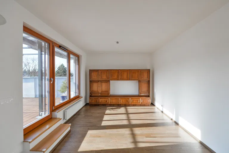 U Hranic, Strašnice - Praha 10 | Prenájom, Byt, 3-izbový, 132 m²