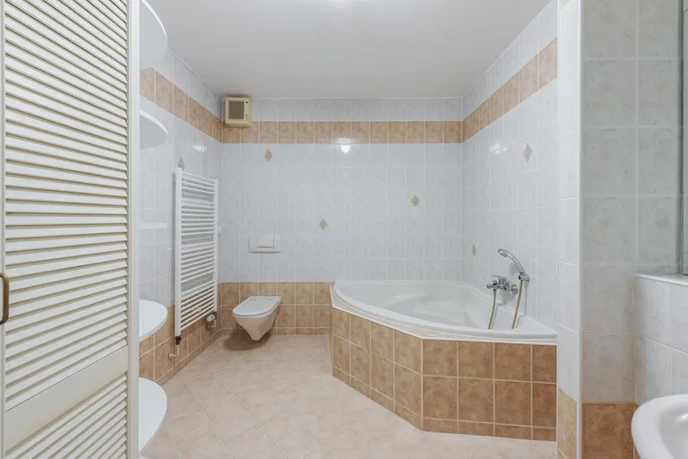 Hyacintová, Záběhlice - Prague 10 | Sale, Apartment, Three-bedroom (4+1), 188 m²