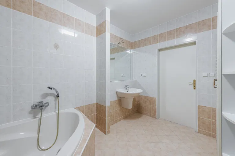 Hyacintová, Záběhlice - Prague 10 | Sale, Apartment, Three-bedroom (4+1), 188 m²