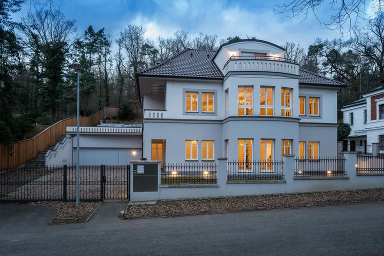 V Lučinách, Hodkovičky - Prague 4 | Sale, House, Seven-bedroom (8+1), 714 m²