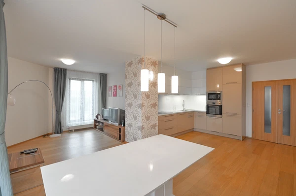 Nademlejnská, Hloubětín - Praha 9 | Pronájem, Byt, 3+kk, 94 m²