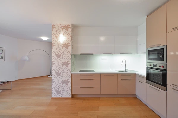 Nademlejnská, Hloubětín - Praha 9 | Pronájem, Byt, 3+kk, 94 m²