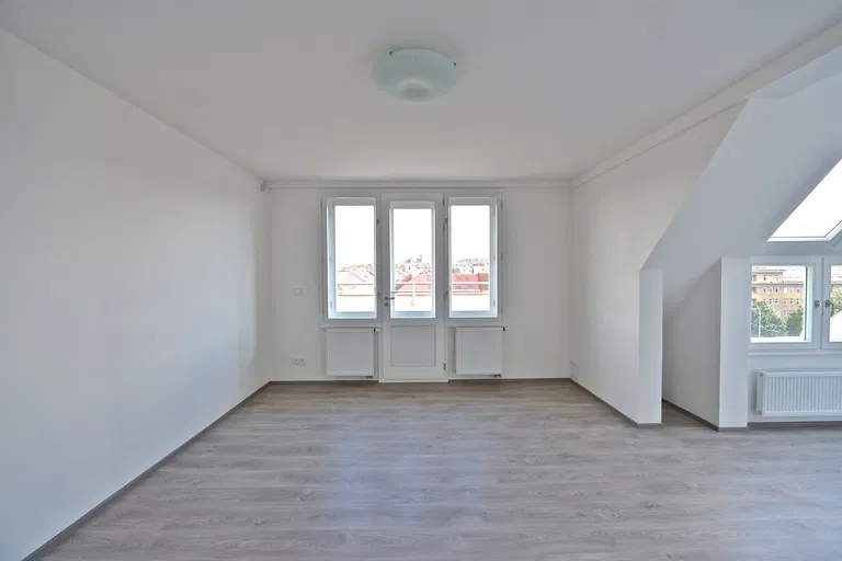 Náměstí Interbrigády, Bubeneč - Praha 6 | Pronájem, Byt, 4+kk, 128 m²