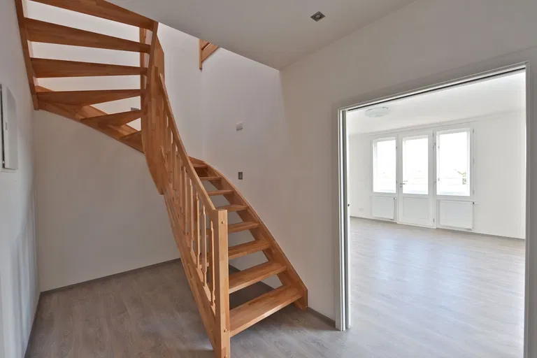 Náměstí Interbrigády, Bubeneč - Praha 6 | Pronájem, Byt, 4+kk, 128 m²