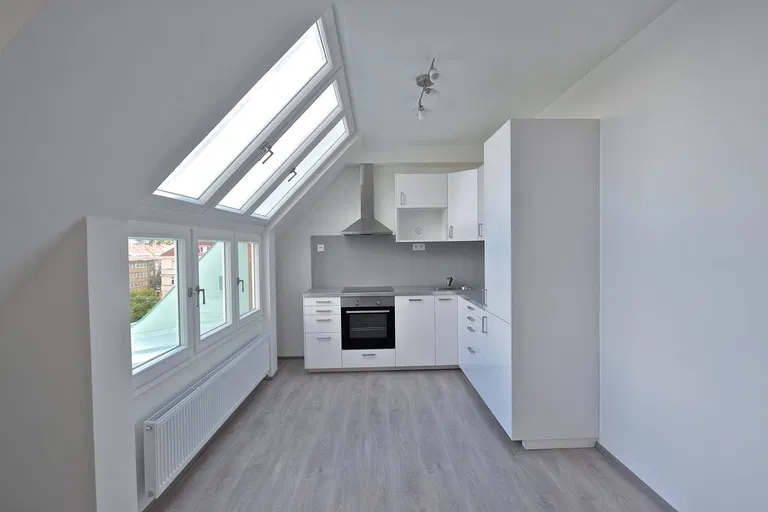 Náměstí Interbrigády, Bubeneč - Praha 6 | Pronájem, Byt, 4+kk, 128 m²