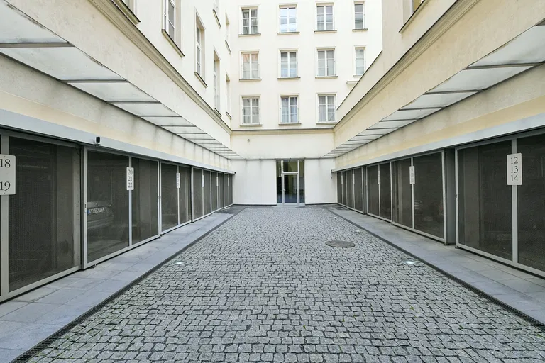 Senovážné náměstí, Nové Město - Praha 1 | Predaj, Byt, 2-izbový, 107 m²