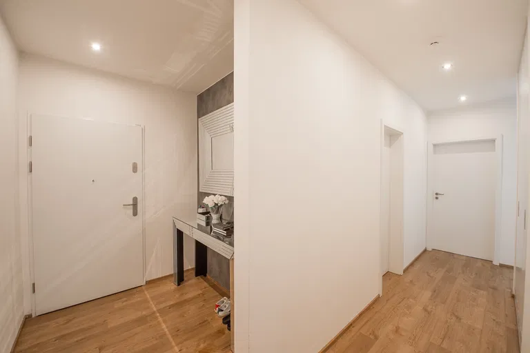 Štolcova, Modřany - Prague 4 | Sale, Apartment, Two-bedroom (3+kk), 75 m²