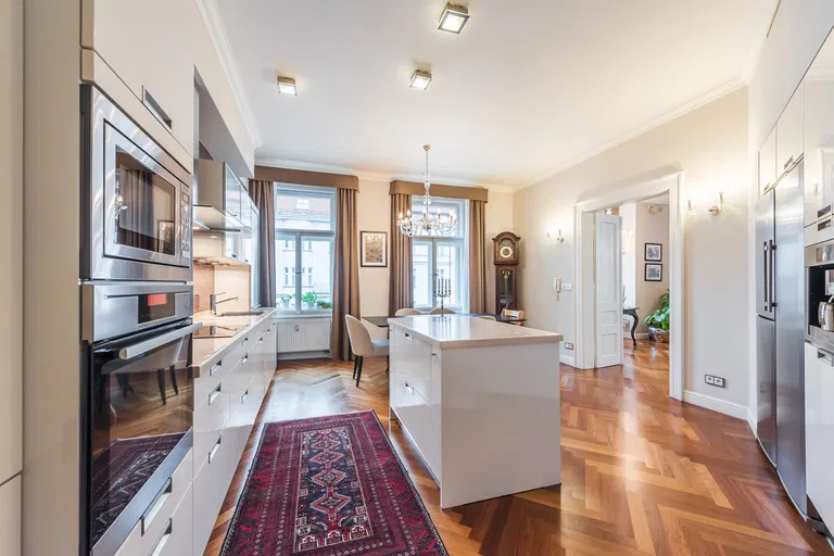 Žitomírská, Vršovice - Prague 10 | Sale, Apartment, Three-bedroom (4+1), 164 m²
