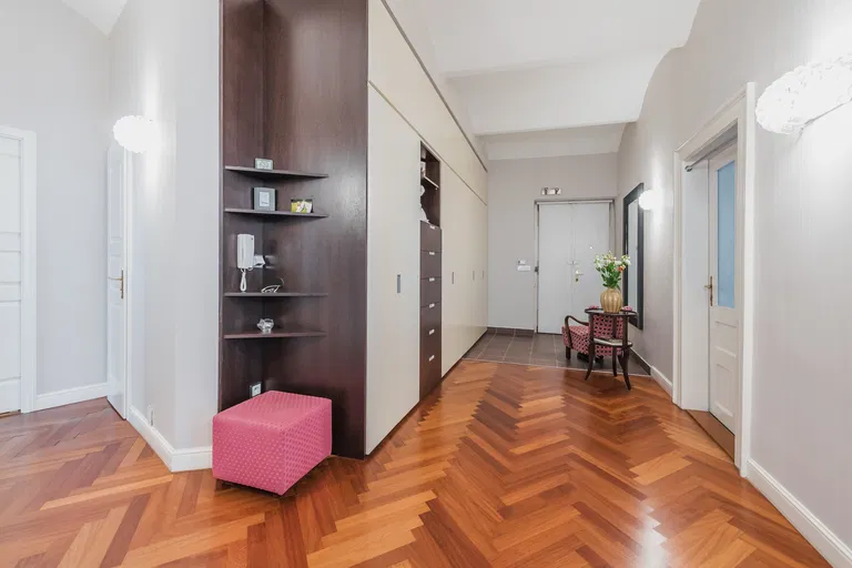 Žitomírská, Vršovice - Prague 10 | Sale, Apartment, Three-bedroom (4+1), 164 m²