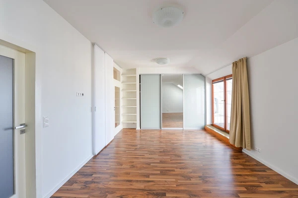 náměstí Jiřího z Poděbrad, Vinohrady - Prague 3 | Rent, Apartment, Three-bedroom (4+kk), 140 m²