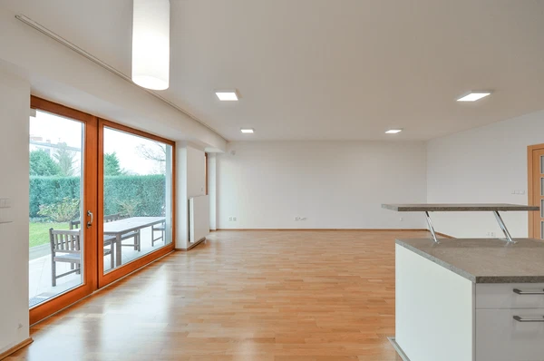 Na Hřebenech II, Podolí - Prague 4 | Rent, Apartment, Three-bedroom (4+kk), 129 m²