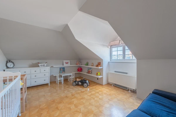 Pod Viaduktem, Stodůlky - Prague 5 | Sale, House, Five-bedroom (6+kk)