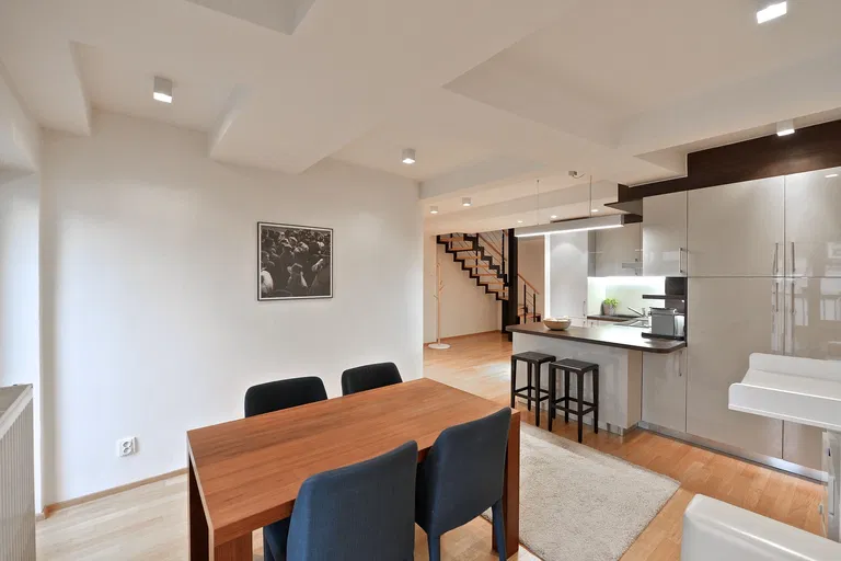V Lesíčku, Smíchov - Praha 5 | Pronájem, Byt, 2+kk, 98 m²