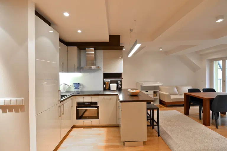 V Lesíčku, Smíchov - Praha 5 | Pronájem, Byt, 2+kk, 98 m²
