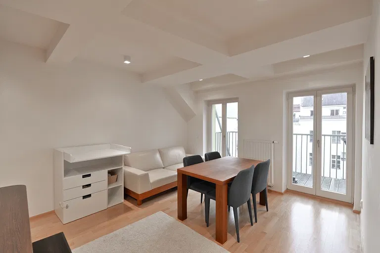 V Lesíčku, Smíchov - Praha 5 | Pronájem, Byt, 2+kk, 98 m²