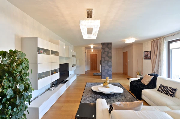 Nademlejnská, Hloubětín - Prague 9 | Sale, Apartment, Four-bedroom (5+1), 202 m²