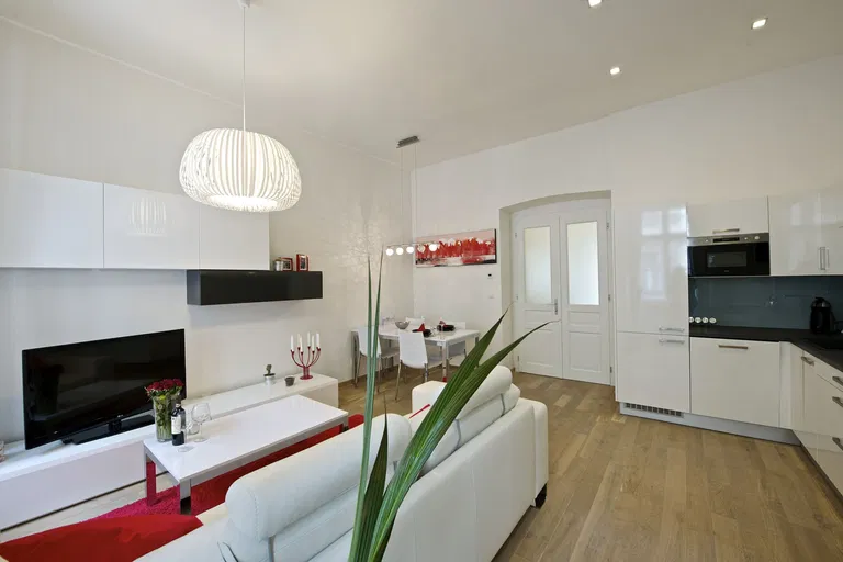 Arbesovo náměstí, Smíchov - Praha 5 | Prodej, Byt, 2+kk, 61 m²