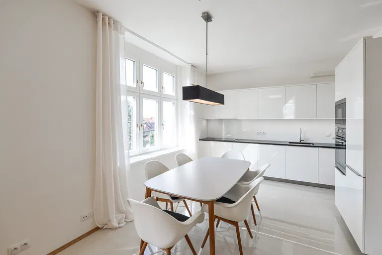 Hradešínská, Vinohrady - Praha 10 | Prenájom, Byt, 4-izbový, 130 m²