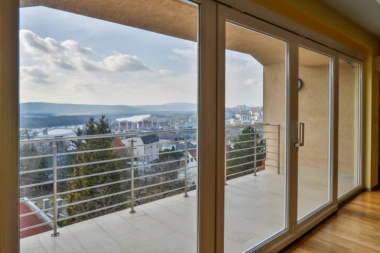 Hrebendova, Staré Mesto - Bratislava I | Rent, House, Four-bedroom (5+kk), 630 m²