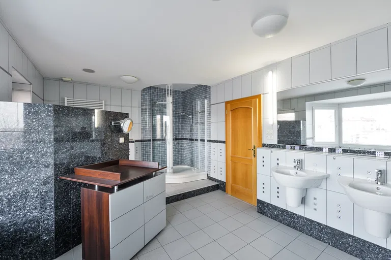 Hrebendova, Staré Mesto - Bratislava I | Rent, House, Four-bedroom (5+kk), 630 m²