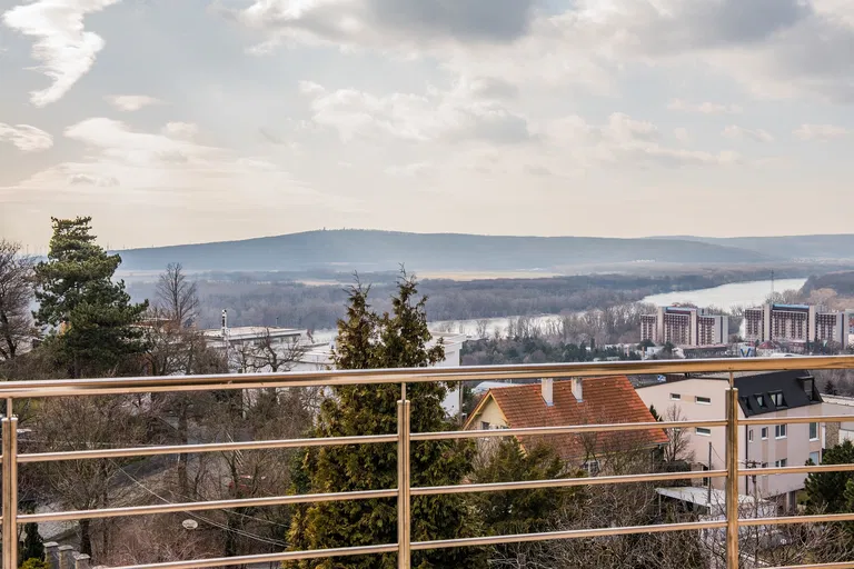 Hrebendova, Staré Mesto - Bratislava I | Rent, House, Four-bedroom (5+kk), 630 m²