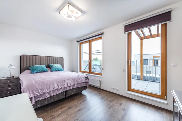 Modrého, Hloubětín - Prague 9 | Sale, Apartment, Three-bedroom (4+kk), 144 m²