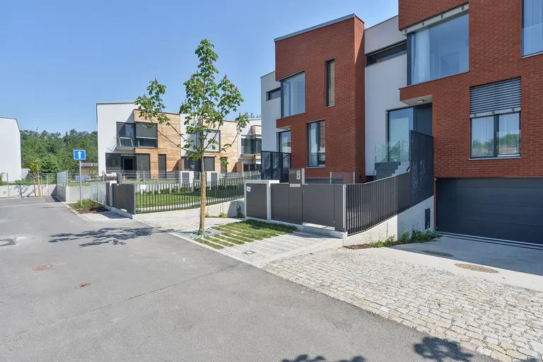 V Šáreckém údolí, Dejvice - Prague 6 | Rent, House, Four-bedroom (5+kk), 230 m²