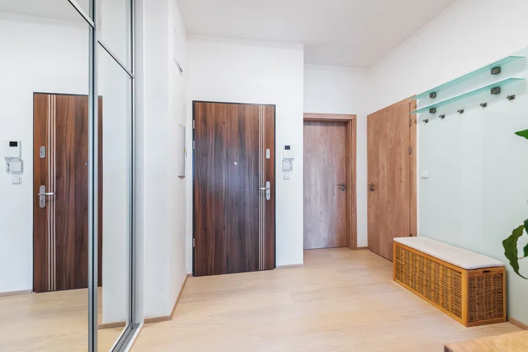 Desenská, Střížkov - Prague 9 | Sale, Apartment, Two-bedroom (3+kk), 187 m²