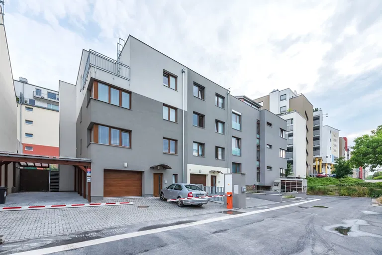 Desenská, Střížkov - Prague 9 | Sale, Apartment, Two-bedroom (3+kk), 187 m²