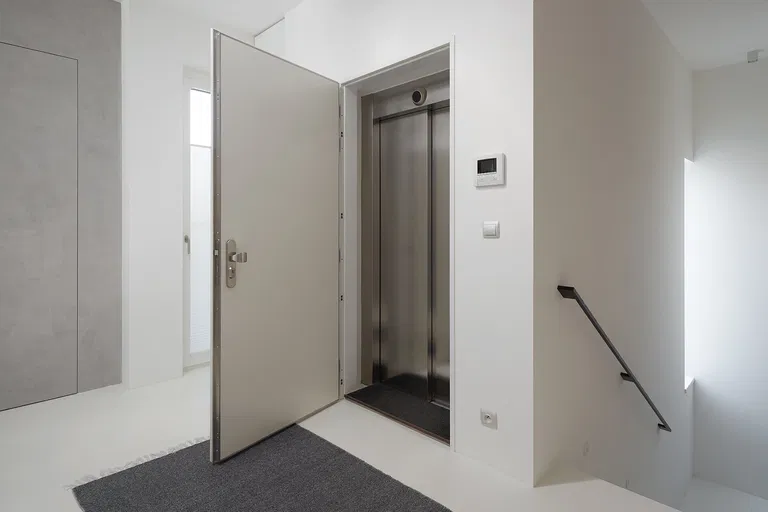 U Dívčích hradů, Radlice - Prague 5 | Sale, Apartment, Four-bedroom (5+kk), 348 m²