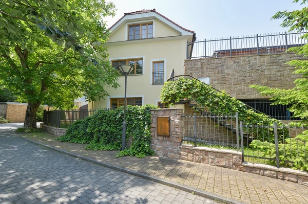 Ke Kulišce, Dejvice - Prague 6 | Sale, House, Five-bedroom (6+kk)